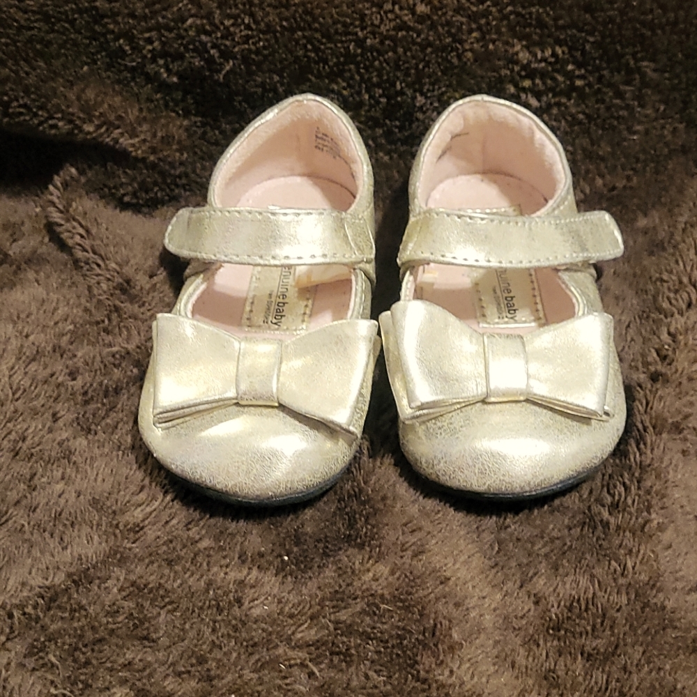 Genuine baby, gold toddler shoes, sz 4